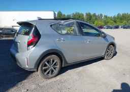 2018 TOYOTA Prius c
