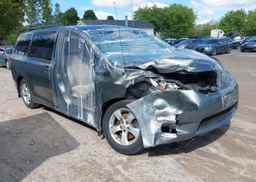 2012 TOYOTA SIENNA LE