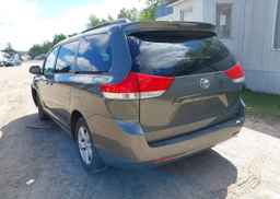 2012 TOYOTA SIENNA LE