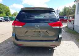 2012 TOYOTA SIENNA LE