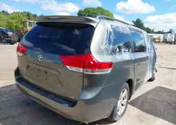 2012 TOYOTA SIENNA LE