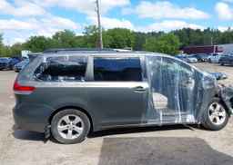 2012 TOYOTA SIENNA LE