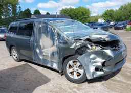 2012 TOYOTA SIENNA LE