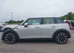 2017 MINI 5 DOOR COOPER