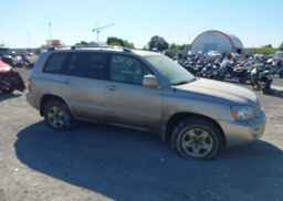 2005 TOYOTA HIGHLANDER