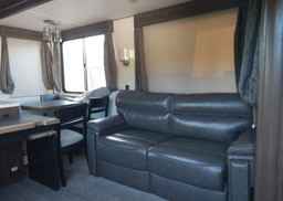 2019 FOREST RIVER ARCTIC WOLF CHEROKEE 285DRL4
