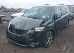 2014 TOYOTA SIENNA