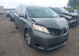 2014 TOYOTA SIENNA