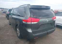 2014 TOYOTA SIENNA