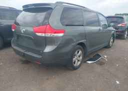 2014 TOYOTA SIENNA
