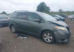 2014 TOYOTA SIENNA