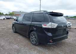2020 TOYOTA SIENNA SE