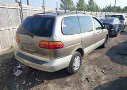 1998 TOYOTA SIENNA LE