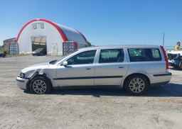 2004 VOLVO V70 2.4