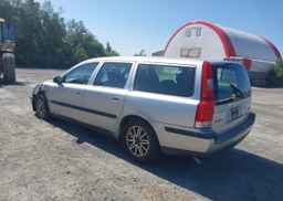 2004 VOLVO V70 2.4