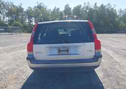 2004 VOLVO V70 2.4
