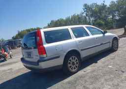 2004 VOLVO V70 2.4