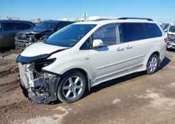 2020 TOYOTA SIENNA XLE