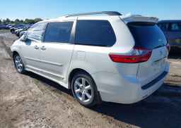 2020 TOYOTA SIENNA XLE