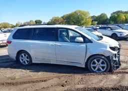 2020 TOYOTA SIENNA XLE