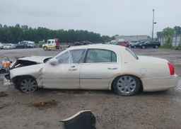 2003 LINCOLN TOWN CAR CARTIER