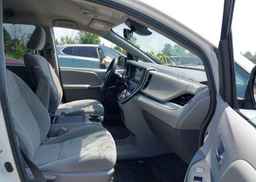 2018 TOYOTA SIENNA LE V6