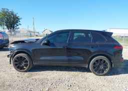 2017 PORSCHE CAYENNE