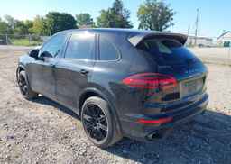 2017 PORSCHE CAYENNE