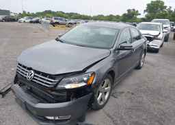 2013 VOLKSWAGEN PASSAT SE