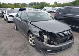 2013 VOLKSWAGEN PASSAT SE