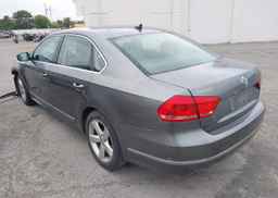 2013 VOLKSWAGEN PASSAT SE