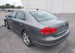 2013 VOLKSWAGEN PASSAT SE