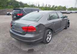 2013 VOLKSWAGEN PASSAT SE
