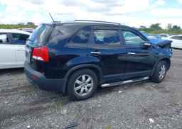 2013 KIA SORENTO LX