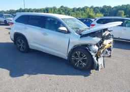2018 TOYOTA HIGHLANDER LE