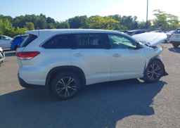2018 TOYOTA HIGHLANDER LE