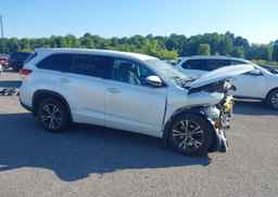2018 TOYOTA HIGHLANDER LE