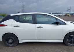 2024 NISSAN LEAF SV