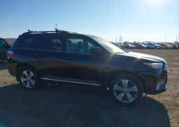 2012 TOYOTA HIGHLANDER SE
