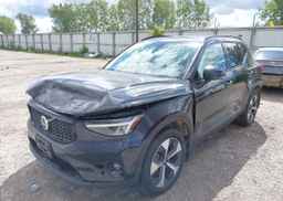 2025 VOLVO XC40 B5 PLUS DARK THEME
