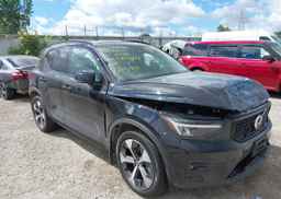 2025 VOLVO XC40 B5 PLUS DARK THEME