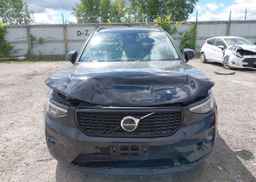 2025 VOLVO XC40 B5 PLUS DARK THEME