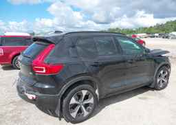 2025 VOLVO XC40 B5 PLUS DARK THEME