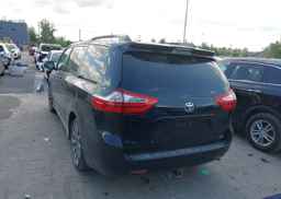 2018 TOYOTA SIENNA LE