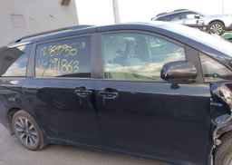 2018 TOYOTA SIENNA LE