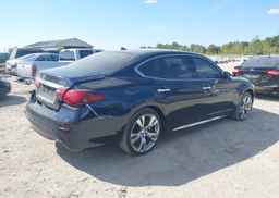 2015 INFINITI Q70L 5.6