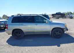 2004 TOYOTA HIGHLANDER
