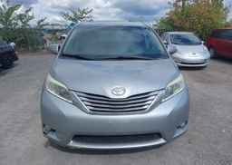 2017 TOYOTA SIENNA XLE 7 PASSENGER