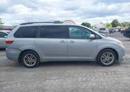 2017 TOYOTA SIENNA XLE 7 PASSENGER