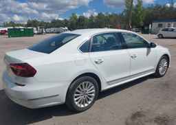 2017 VOLKSWAGEN PASSAT SE